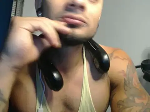 Snapshot of JacobJamess chatting on February 4, 11:49 pm JacobJamess online show from February 4, 11:49 pm