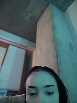 Snapshot of roxxxyrose chatting on December 18, 1:59 am roxxxyrose online show from December 18, 1:59 am