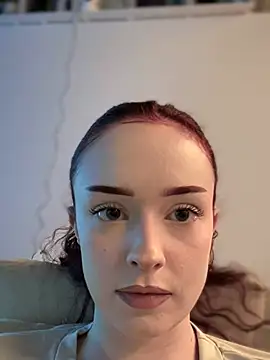 Snapshot of roxxxyrose chatting on January 19, 1:10 am roxxxyrose online show from January 19, 1:10 am