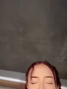 Snapshot of roxxxyrose chatting on February 25, 10:50 pm roxxxyrose online show from February 25, 10:50 pm