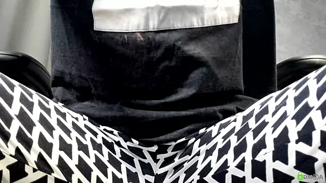 Snapshot of Courtney_Luv chatting on October 25, 11:40 am Courtney Luv online show from October 25, 11:40 am