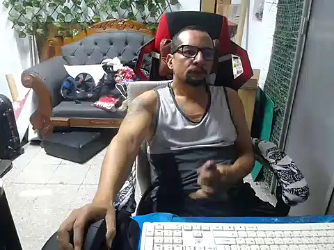 Snapshot of alexam_gal@xh chatting on December 9, 9:48 pm alexam galxh online show from December 9, 9:48 pm