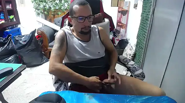 Snapshot of alexam_gal@xh chatting on February 12, 10:59 pm alexam galxh online show from February 12, 10:59 pm