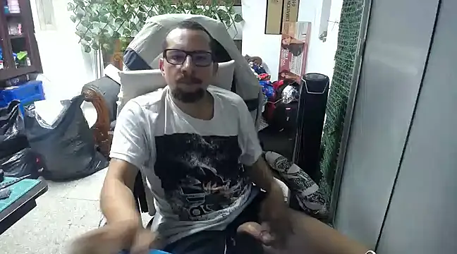 Snapshot of alexam_gal@xh chatting on February 25, 2:47 am alexam galxh online show from February 25, 2:47 am