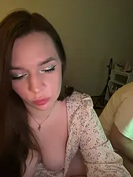 Snapshot of HellMoor chatting on February 6, 1:05 am HellMoor online show from February 6, 1:05 am