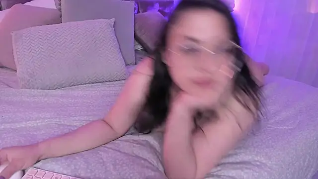 Nicolle W online show from February 22, 5:57 pm