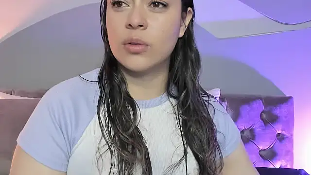 Nicolle W online show from March 5, 11:49 am