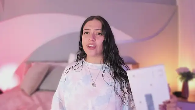 Nicolle W online show from September 17, 11:56 am