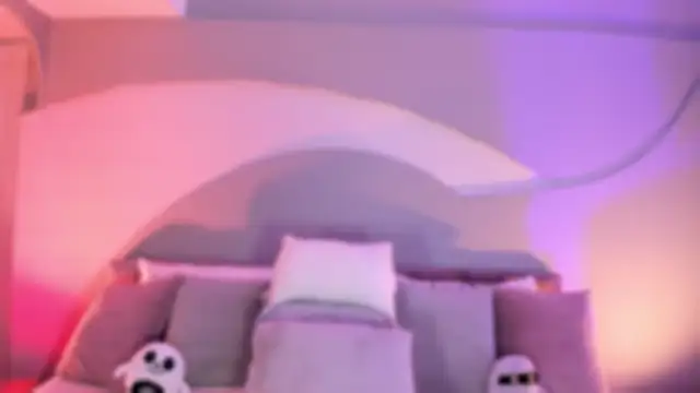 Nicolle W online show from October 9, 11:52 am