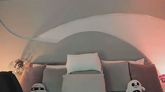 Nicolle W online show from October 23, 11:53 am