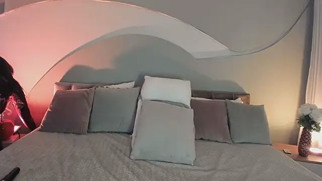 Nicolle W online show from November 27, 11:34 am