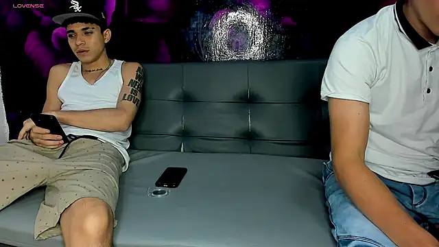 Snapshot of SecretsParty chatting on October 10, 3:49 am SecretsParty online show from October 10, 3:49 am