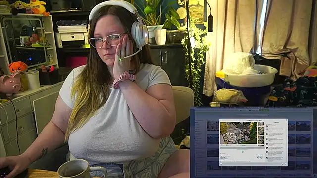 Geeky Kitten online show from October 10, 2:38 pm