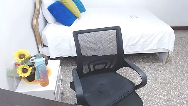 emiliaa hot online show from February 5, 1:04 am