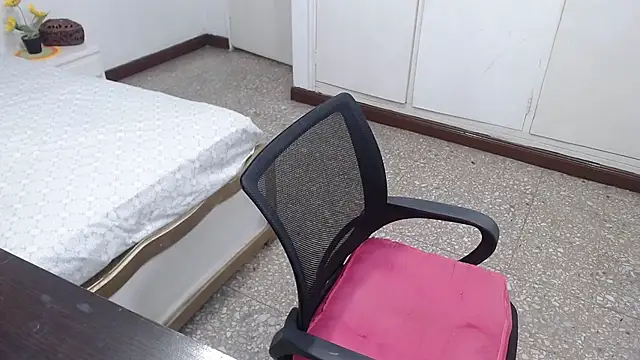 emiliaa hot online show from March 18, 11:31 pm