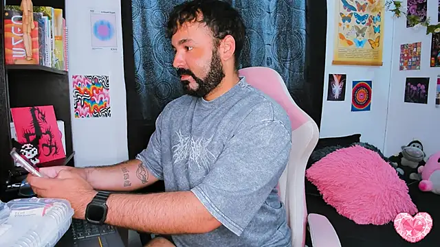 Snapshot of johnnyalx chatting on March 11, 8:09 pm johnnyalx online show from March 11, 8:09 pm