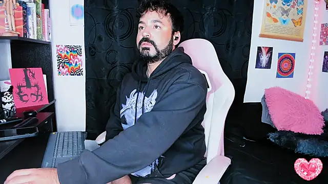 Snapshot of johnnyalx chatting on March 23, 12:36 am johnnyalx online show from March 23, 12:36 am