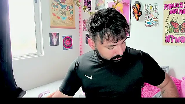 Snapshot of johnnyalx chatting on October 1, 5:19 pm johnnyalx online show from October 1, 5:19 pm