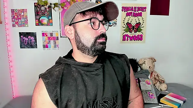 Snapshot of johnnyalx chatting on October 14, 8:20 pm johnnyalx online show from October 14, 8:20 pm