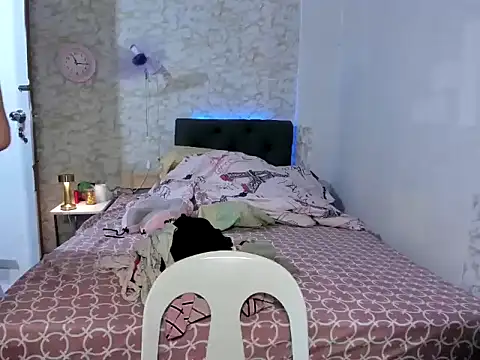 Snapshot of Hebefemme chatting on November 18, 3:05 pm Hebefemme online show from November 18, 3:05 pm