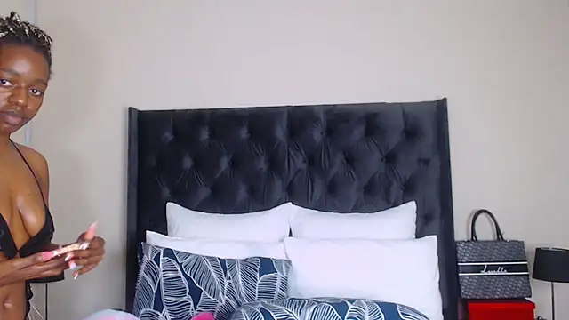 Snapshot of Sexynaughty_Gal chatting on February 2, 11:32 pm Sexynaughty Gal online show from February 2, 11:32 pm