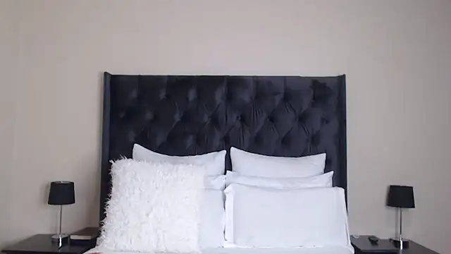 Sexynaughty Gal online show from April 10, 9:19 pm