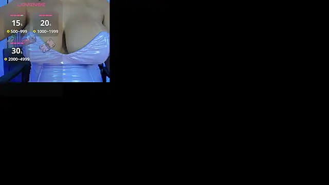 LeahJones  online show from January 28, 11:07 pm