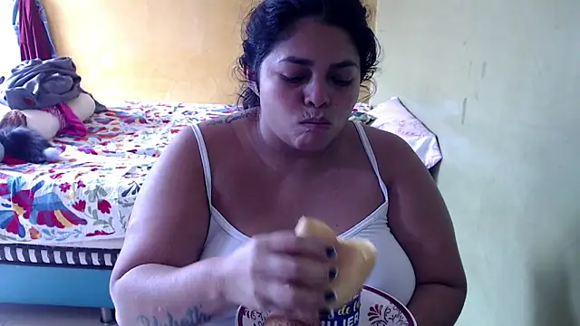 Snapshot of yulieth_bbw chatting on October 11, 3:21 pm yulieth bbw online show from October 11, 3:21 pm