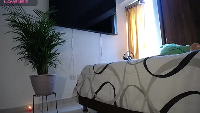 Snapshot of maggie_kay chatting on January 17, 5:51 pm maggie kay online show from January 17, 5:51 pm