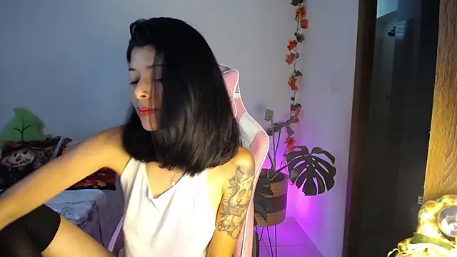 Snapshot of maggie_kay chatting on October 6, 7:11 pm maggie kay online show from October 6, 7:11 pm