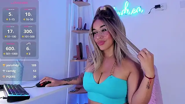 Snapshot of andrea_lopezz_ chatting on February 12, 3:40 am andrea lopezz online show from February 12, 3:40 am