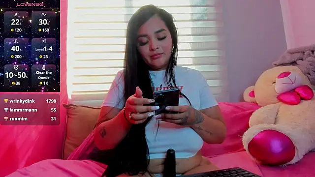 Snapshot of Pocahontas_d chatting on January 14, 12:45 pm Pocahontas d online show from January 14, 12:45 pm