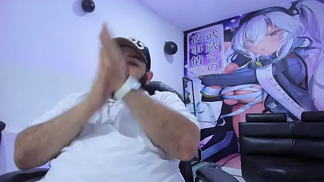 Snapshot of Beerbear_boy chatting on February 25, 7:58 pm Beerbear boy online show from February 25, 7:58 pm