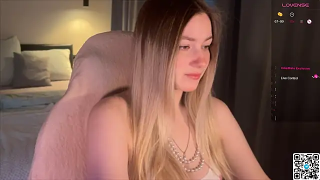 elinanortas online show from November 25, 5:40 am