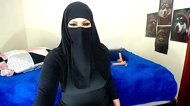 Snapshot of evelyn__salah chatting on February 13, 4:54 am evelyn salah online show from February 13, 4:54 am