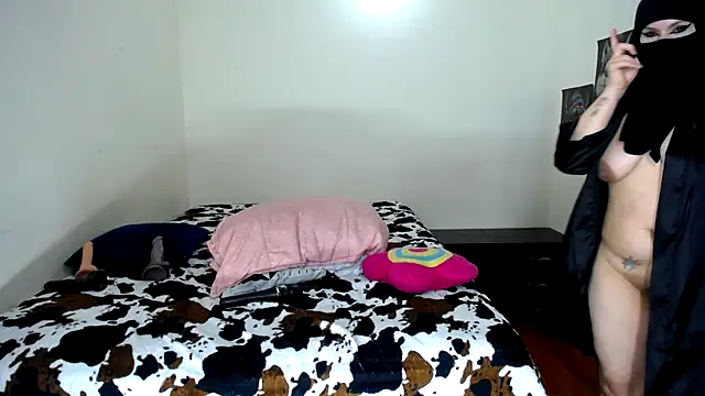 Snapshot of evelyn__salah chatting on March 18, 4:26 am evelyn salah online show from March 18, 4:26 am