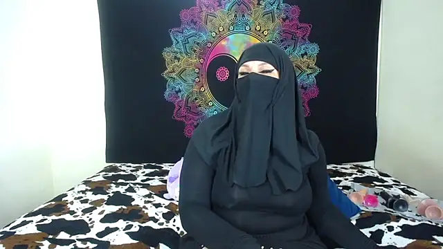 Snapshot of evelyn__salah chatting on November 5, 2:00 am evelyn salah online show from November 5, 2:00 am