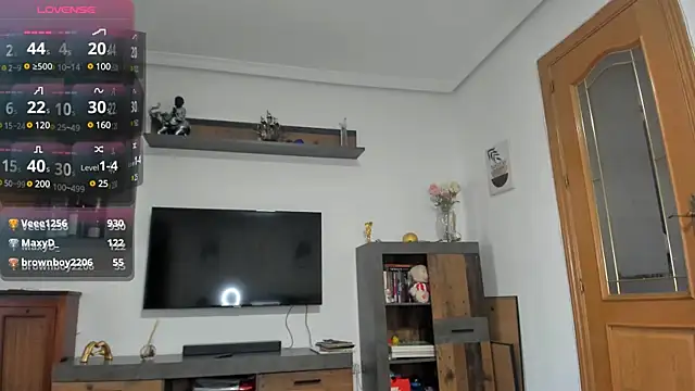 adellle online show from December 4, 2:04 pm