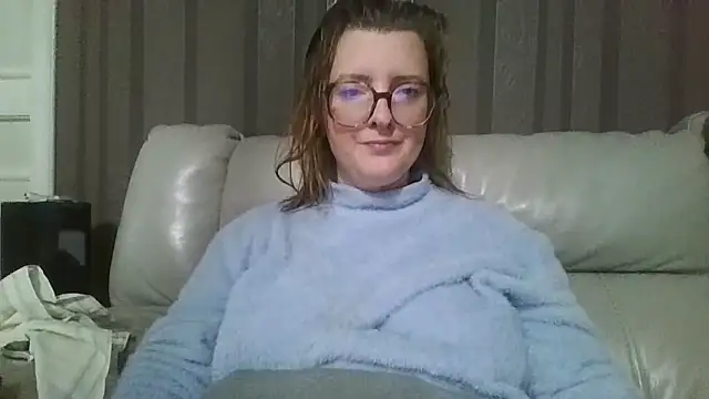 LiquidLeonie online show from March 28, 4:56 am