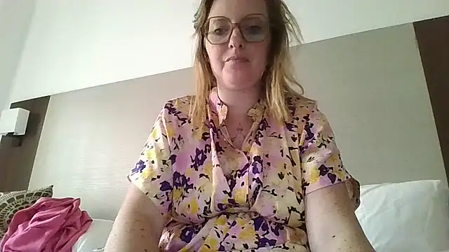 LiquidLeonie online show from April 8, 3:23 pm