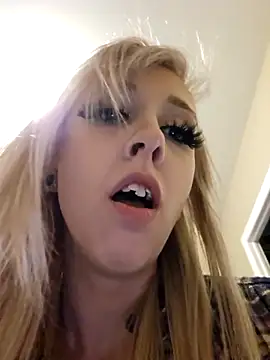 Snapshot of AmethystFoxx chatting on November 16, 10:37 pm AmethystFoxx online show from November 16, 10:37 pm