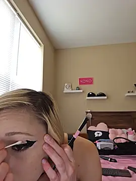 AmethystFoxx online show from May 31, 6:09 pm