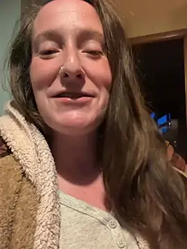 Mini And The Bear online show from April 16, 1:17 am