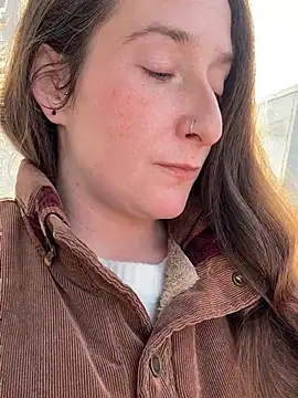 Mini And The Bear online show from April 19, 1:10 pm