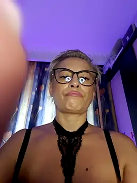 BellaBellaHot online show from September 13, 8:25 am