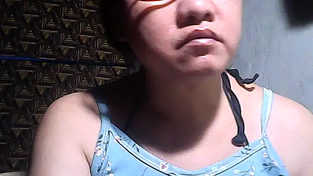 sweetsosie18 online show from April 19, 8:35 am