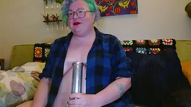 Snapshot of PotOfGreer chatting on January 19, 10:49 pm PotOfGreer online show from January 19, 10:49 pm