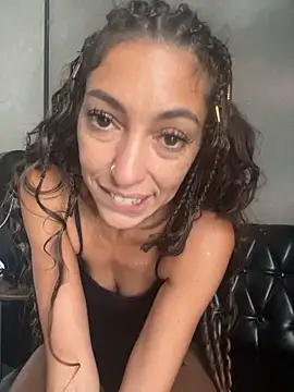 Snapshot of amanilouve chatting on March 22, 3:52 am amanilouve online show from March 22, 3:52 am