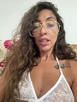 Snapshot of amanilouve chatting on September 18, 8:00 pm amanilouve online show from September 18, 8:00 pm