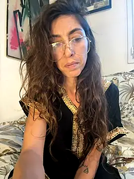 Snapshot of amanilouve chatting on November 25, 4:18 pm amanilouve online show from November 25, 4:18 pm